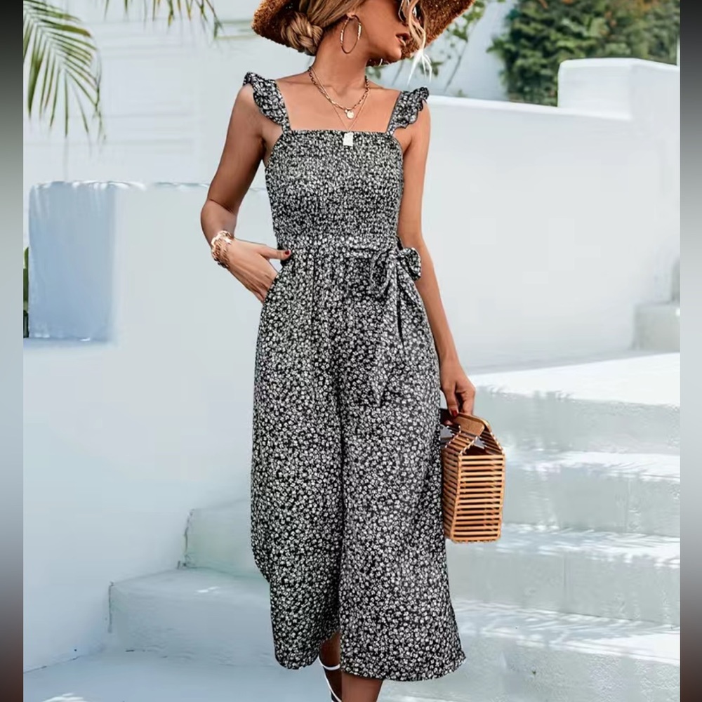 🎉Black and White Floral Sleeveless Jumpsuit!